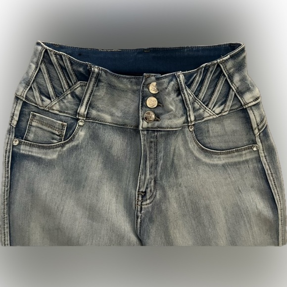 Fashion 2 Love Women’s Jeans - Picture 4 of 5